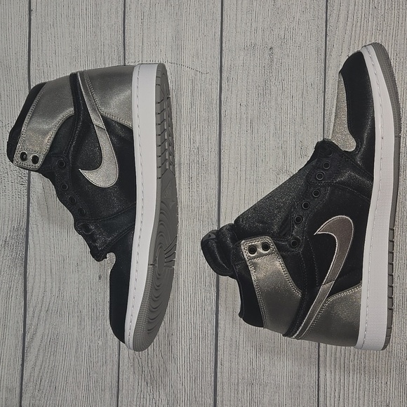 Air Jordan 1 Retro Hi OG Sneakers Black/Gray/White Size 12 Women / 10.5 Men NWT - Picture 2 of 12